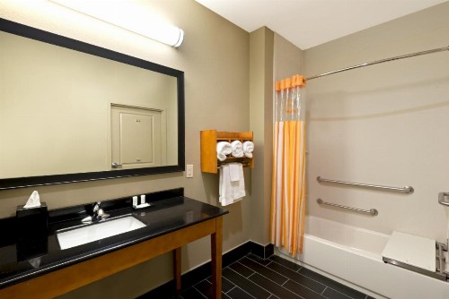 La Quinta by Wyndham Little Rock - West - image 2