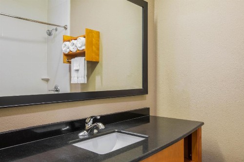 La Quinta by Wyndham Little Rock - West - image 21
