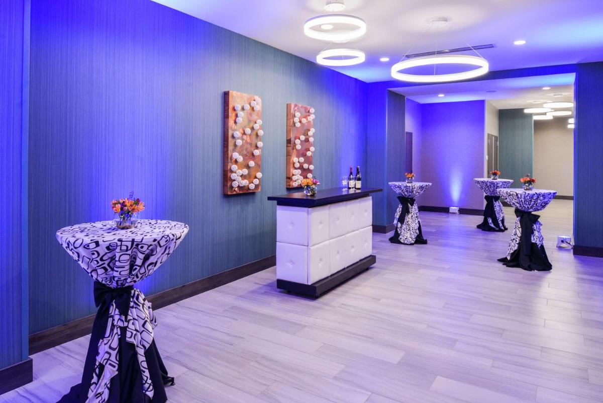 Hilton Garden Inn Little Rock Downtown - image 2