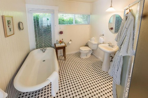 Inn at Schoolhouse Creek - image 15