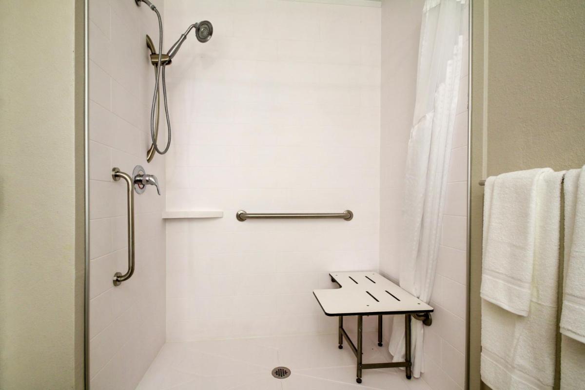 Holiday Inn Express Hotel & Suites Live Oak an IHG Hotel - image 5
