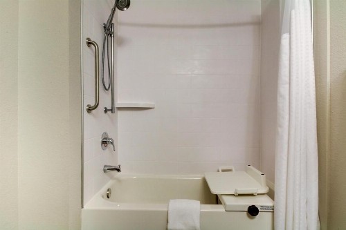 Holiday Inn Express Hotel & Suites Live Oak an IHG Hotel - image 9