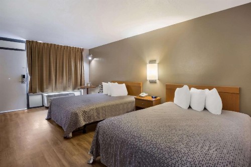 Econo Lodge Live Oak - image 10