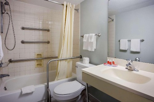 Econo Lodge Live Oak - image 12
