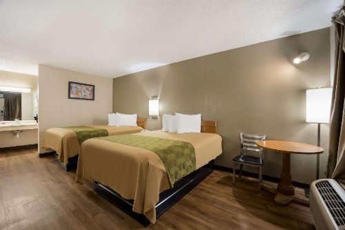 Econo Lodge Live Oak - image 13
