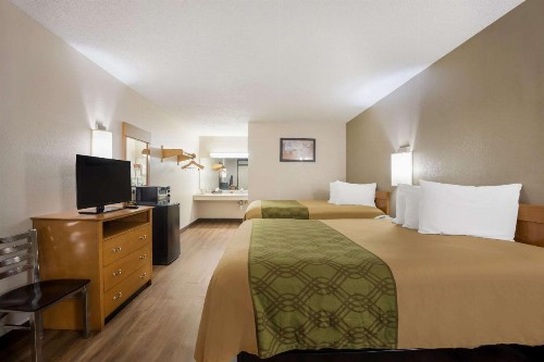 Econo Lodge Live Oak - image 14