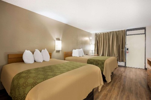 Econo Lodge Live Oak - image 15