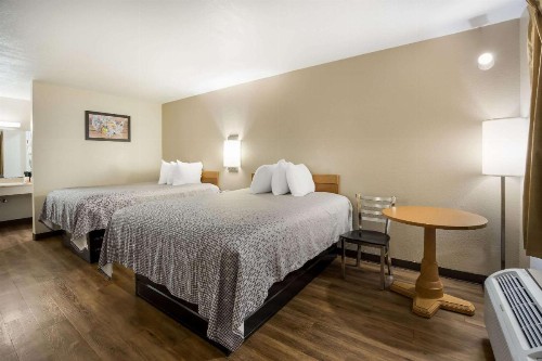 Econo Lodge Live Oak - image 16