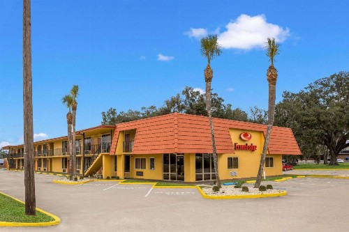 Econo Lodge Live Oak - image 2