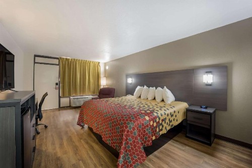 Econo Lodge Live Oak - image 21