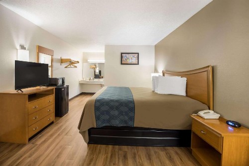 Econo Lodge Live Oak - image 24