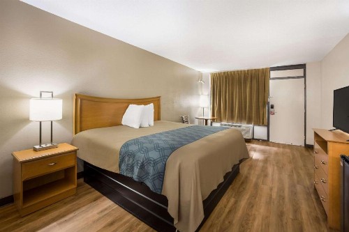 Econo Lodge Live Oak - image 25