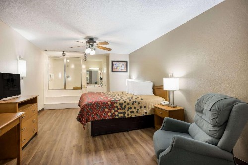 Econo Lodge Live Oak - image 26