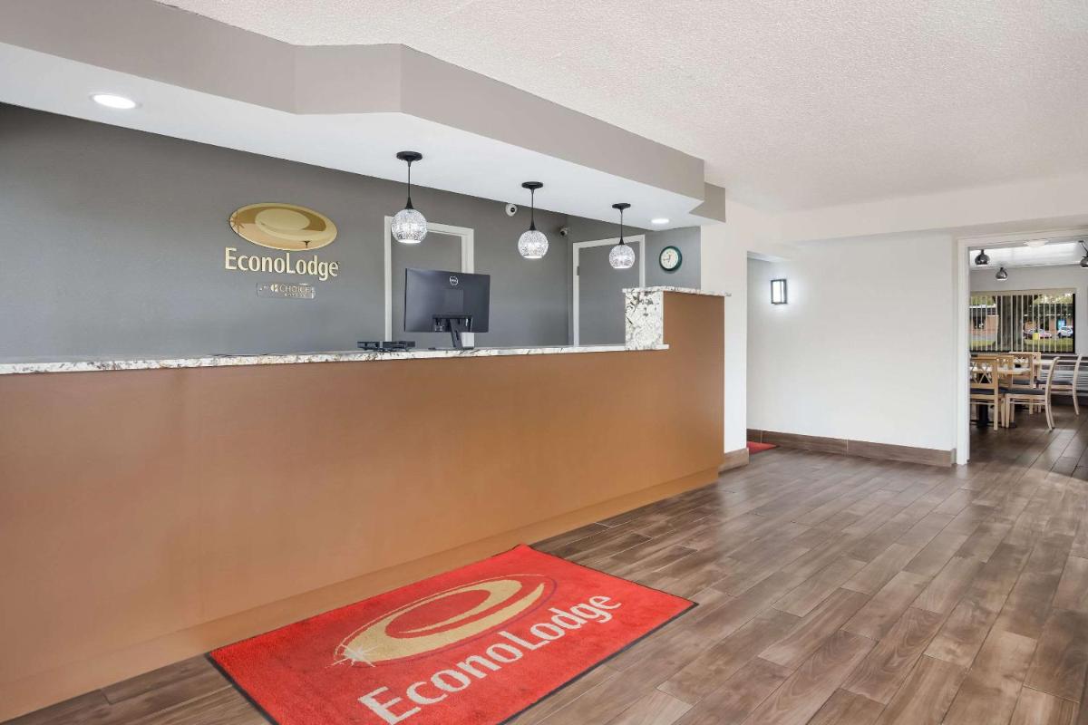 Econo Lodge Live Oak - image 3