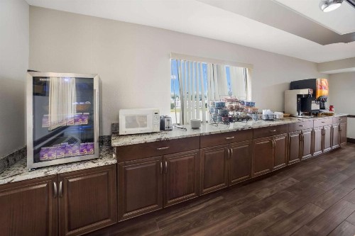 Econo Lodge Live Oak - image 33