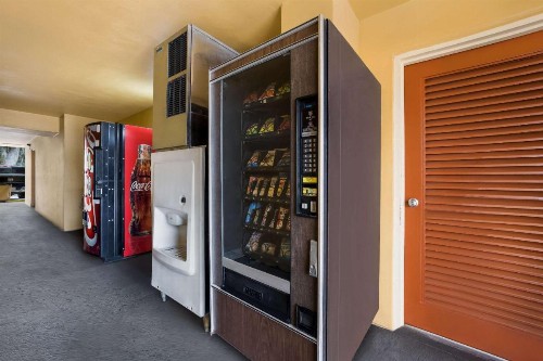 Econo Lodge Live Oak - image 36