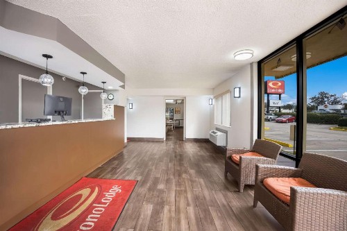 Econo Lodge Live Oak - image 5