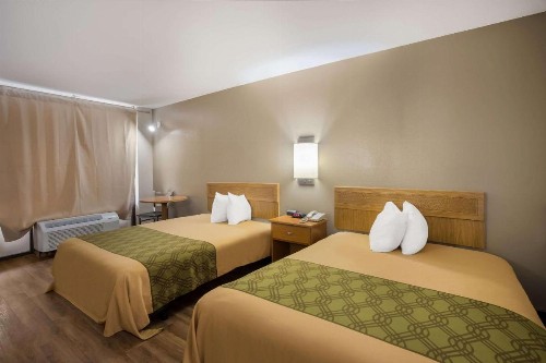 Econo Lodge Live Oak - image 8