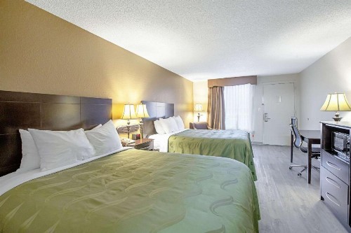 Quality Inn & Suites - image 10