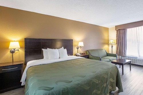 Quality Inn & Suites - image 13