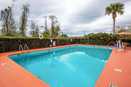 Quality Inn & Suites - image 16