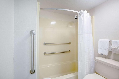 Quality Inn & Suites - image 2