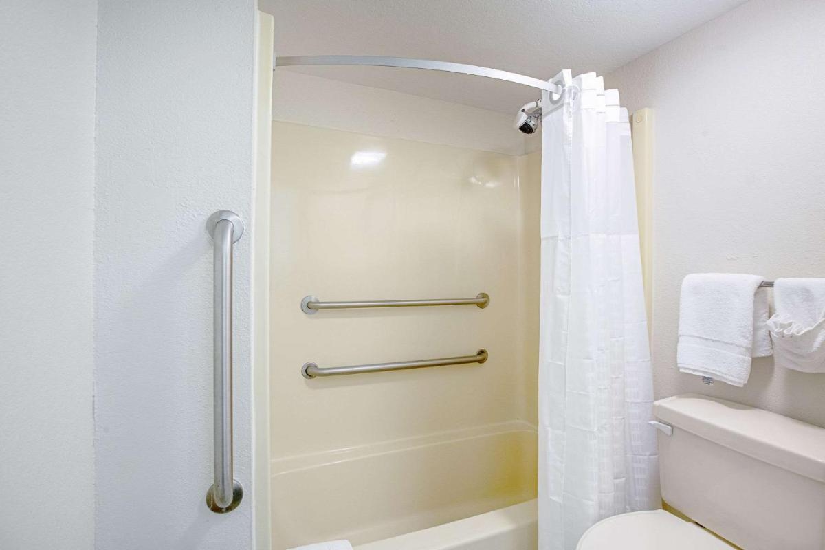 Quality Inn & Suites - image 2