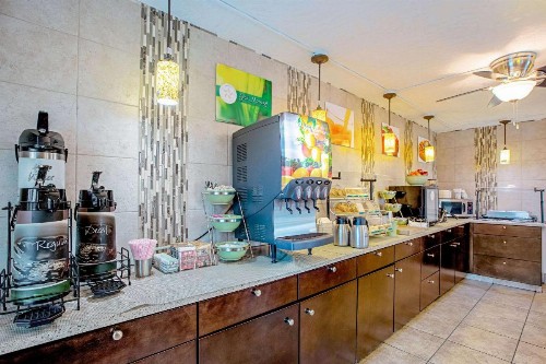 Quality Inn & Suites - image 31