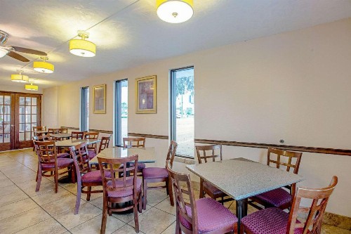 Quality Inn & Suites - image 32