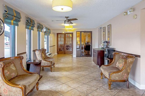 Quality Inn & Suites - image 35