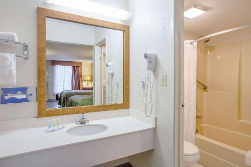 Quality Inn & Suites - image 5