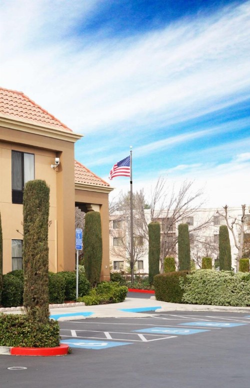 Hampton Inn Livermore - image 3