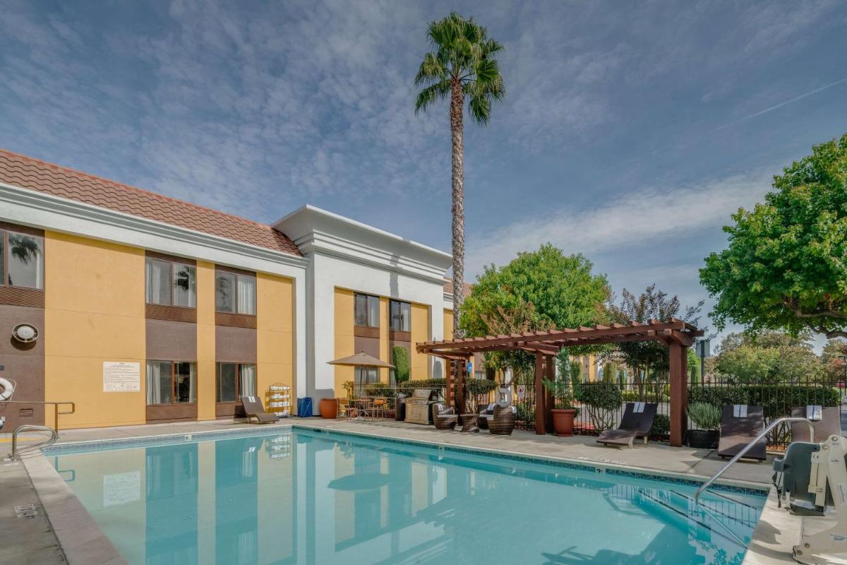 Hampton Inn Livermore - image 7