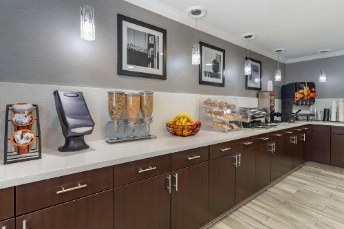 Best Western Plus Vineyard Inn - image 19