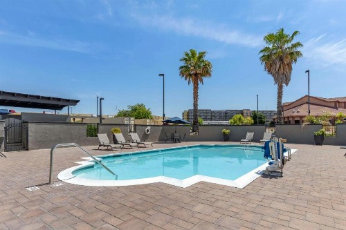 Best Western Plus Vineyard Inn - image 24