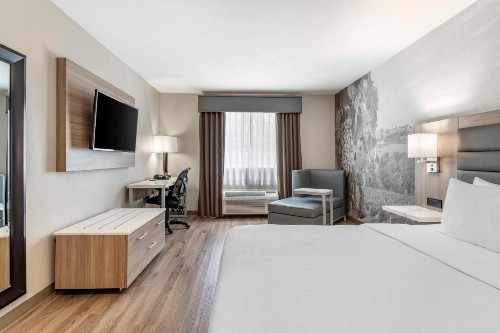 Best Western Plus Vineyard Inn - image 28