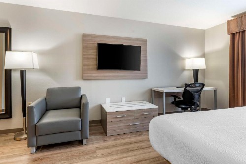 Best Western Plus Vineyard Inn - image 37