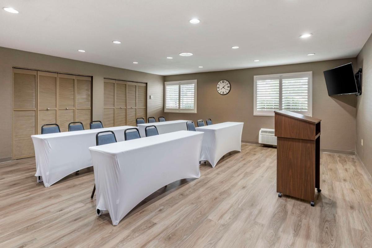 Best Western Plus Vineyard Inn - image 6