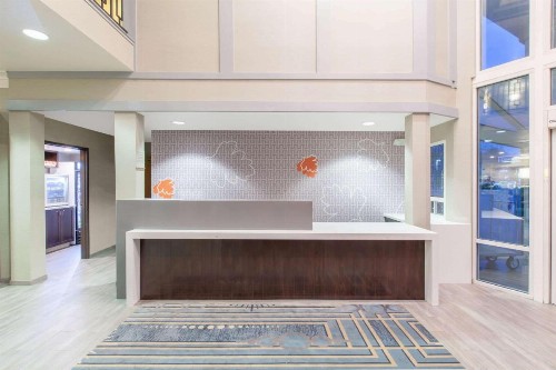 Hawthorn Suites by Wyndham Livermore - image 16