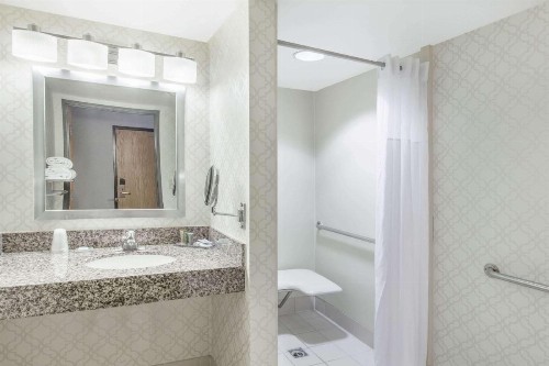 Hawthorn Suites by Wyndham Livermore - image 25