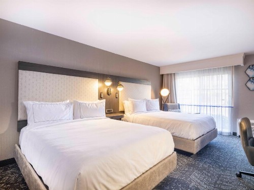 Premiere Suites - image 30