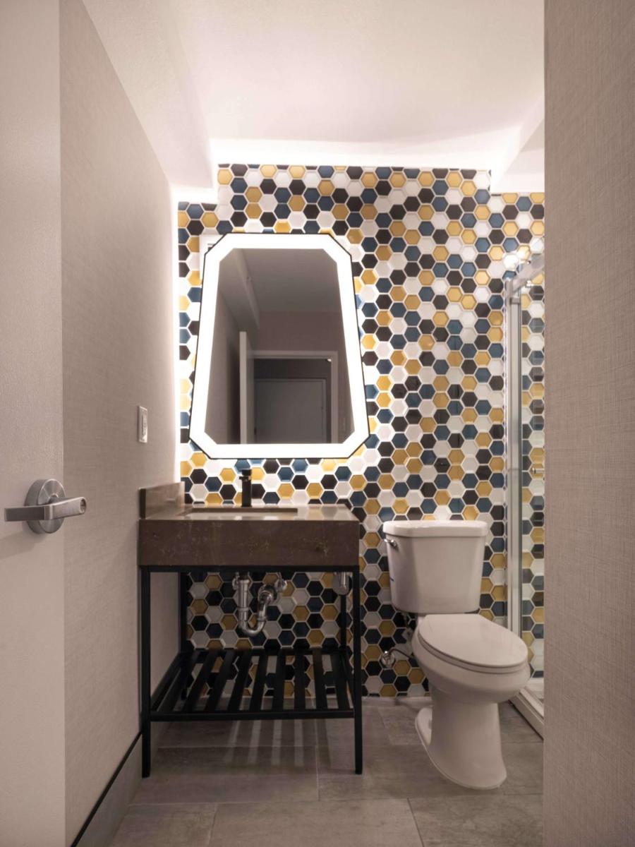 Premiere Suites - image 4