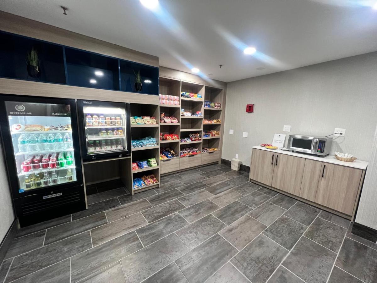 Premiere Suites - image 7