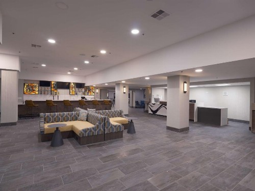 Premiere Suites - image 9