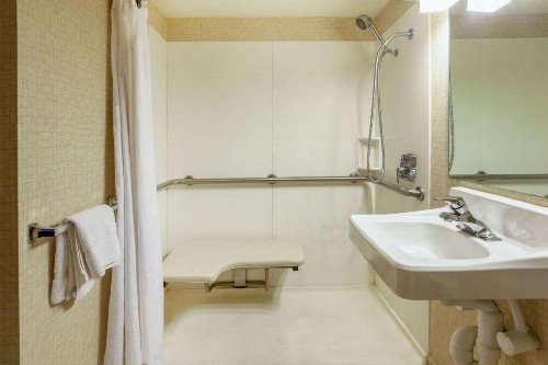 Ramada by Wyndham Liverpool Syracuse