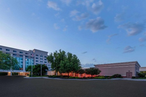 Ramada by Wyndham Liverpool Syracuse - image 4