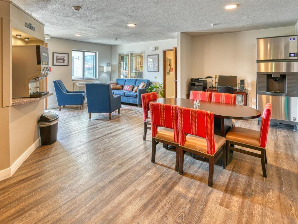Comfort Inn Livingston - image 6