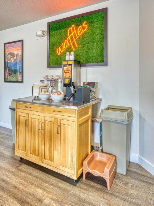 Comfort Inn Livingston - image 8