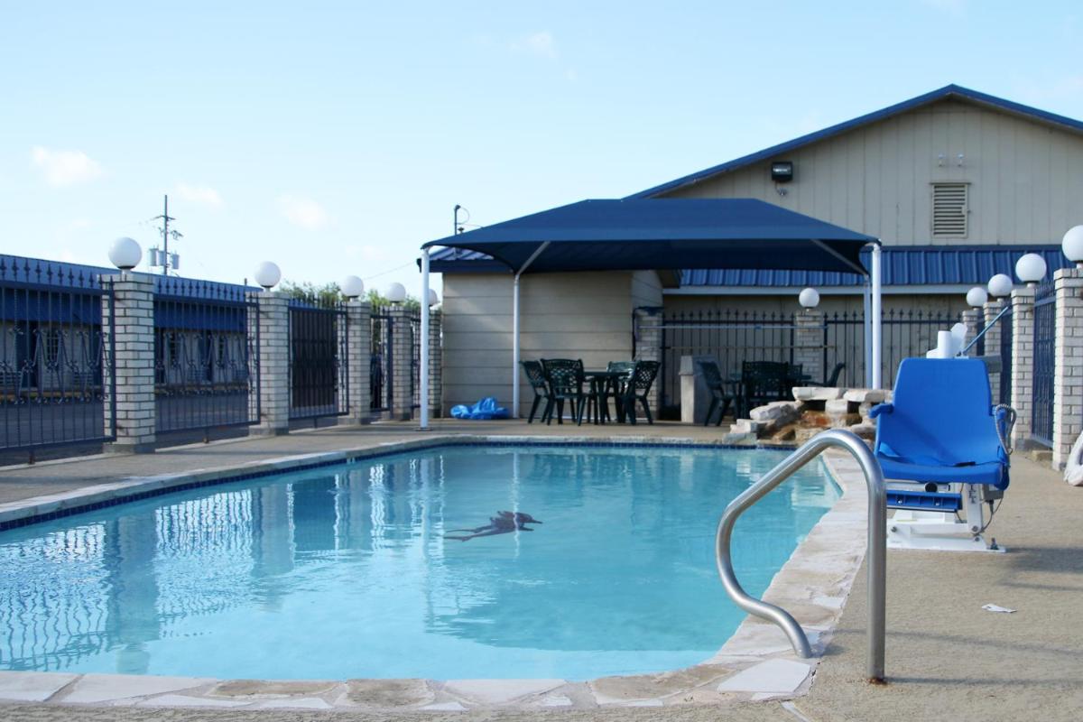Lone Star Inn Llano - image 3