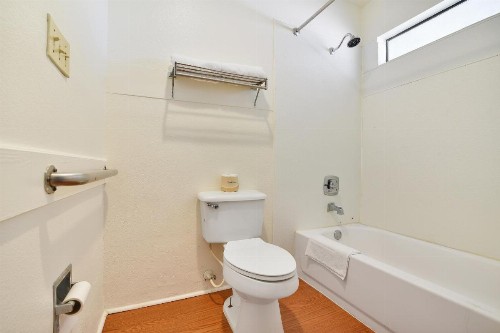OYO Hotel Lockhart TX - image 6